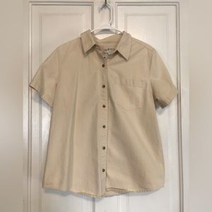 Men’s Orvis button down short sleeve shirt. 100% cotton. One front pocket.